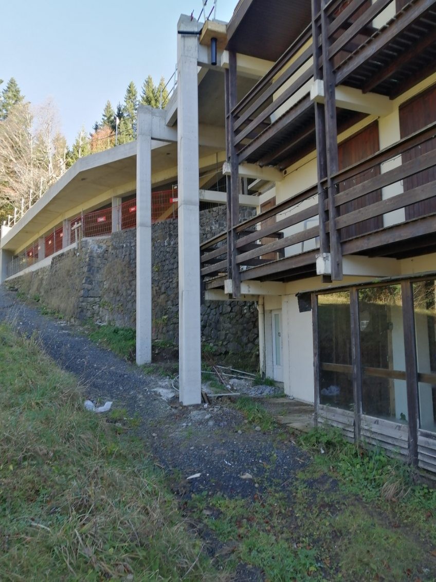 2 nov façade coté piste