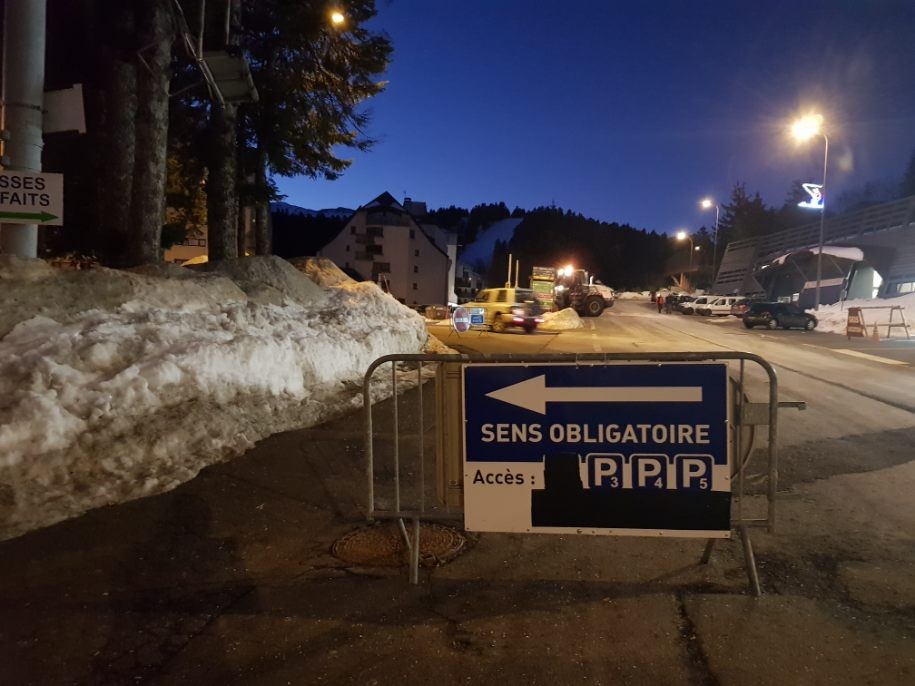 accès parkings obligatoire par entrée P 2