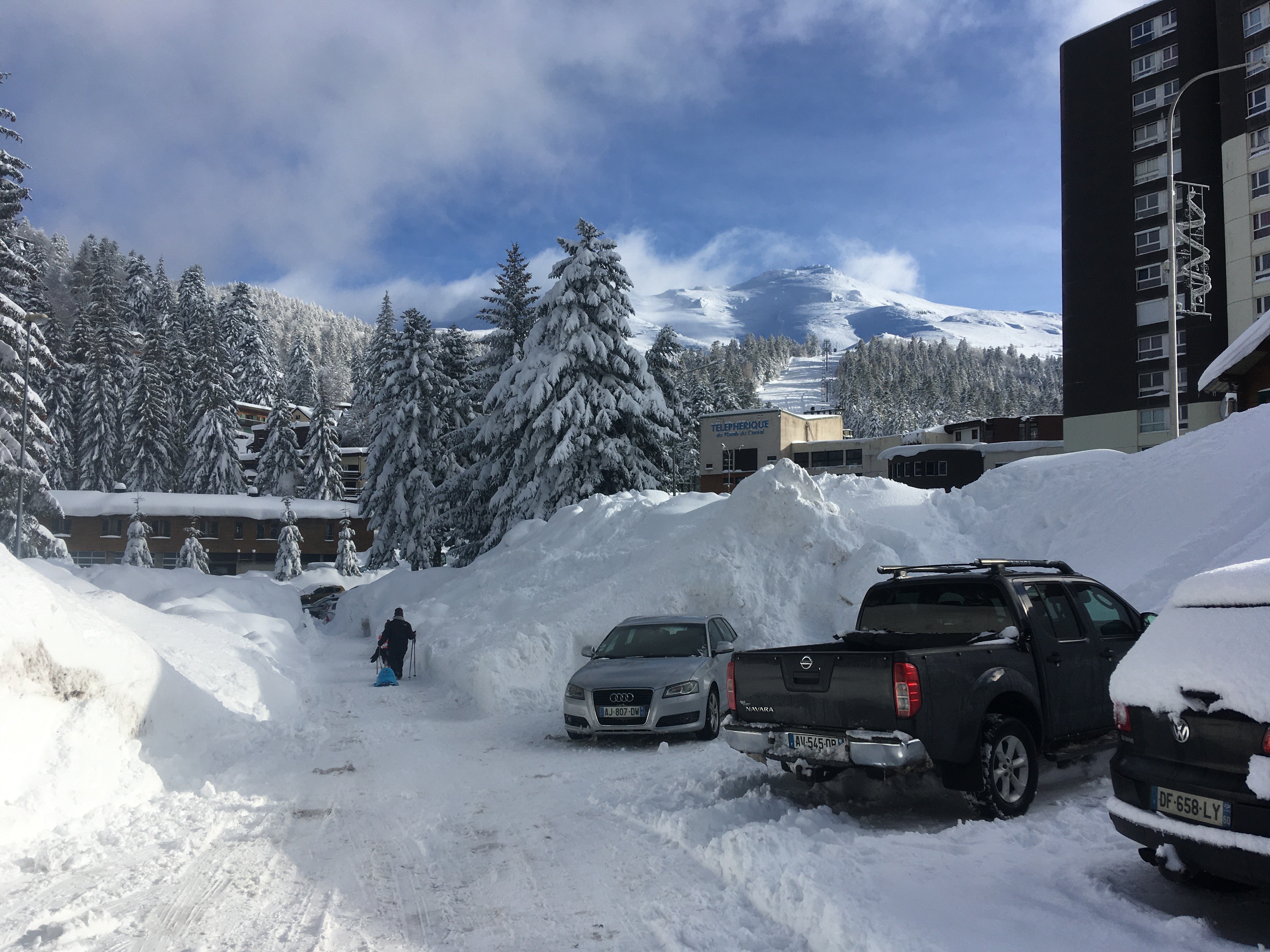 1320 hauteur d neige par rapport aux piétons et aux autos